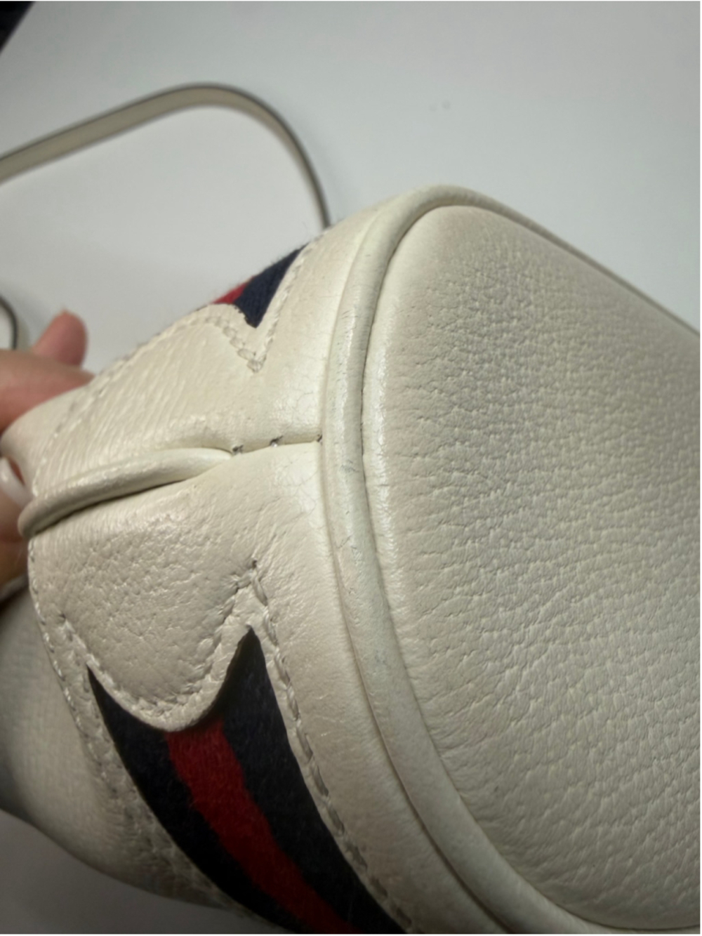 Women's Gucci Winter White Leather Bucket Bag, One Size - Picture 4 of 13